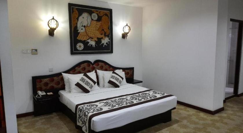 Hotel Royal Kandyan 4*